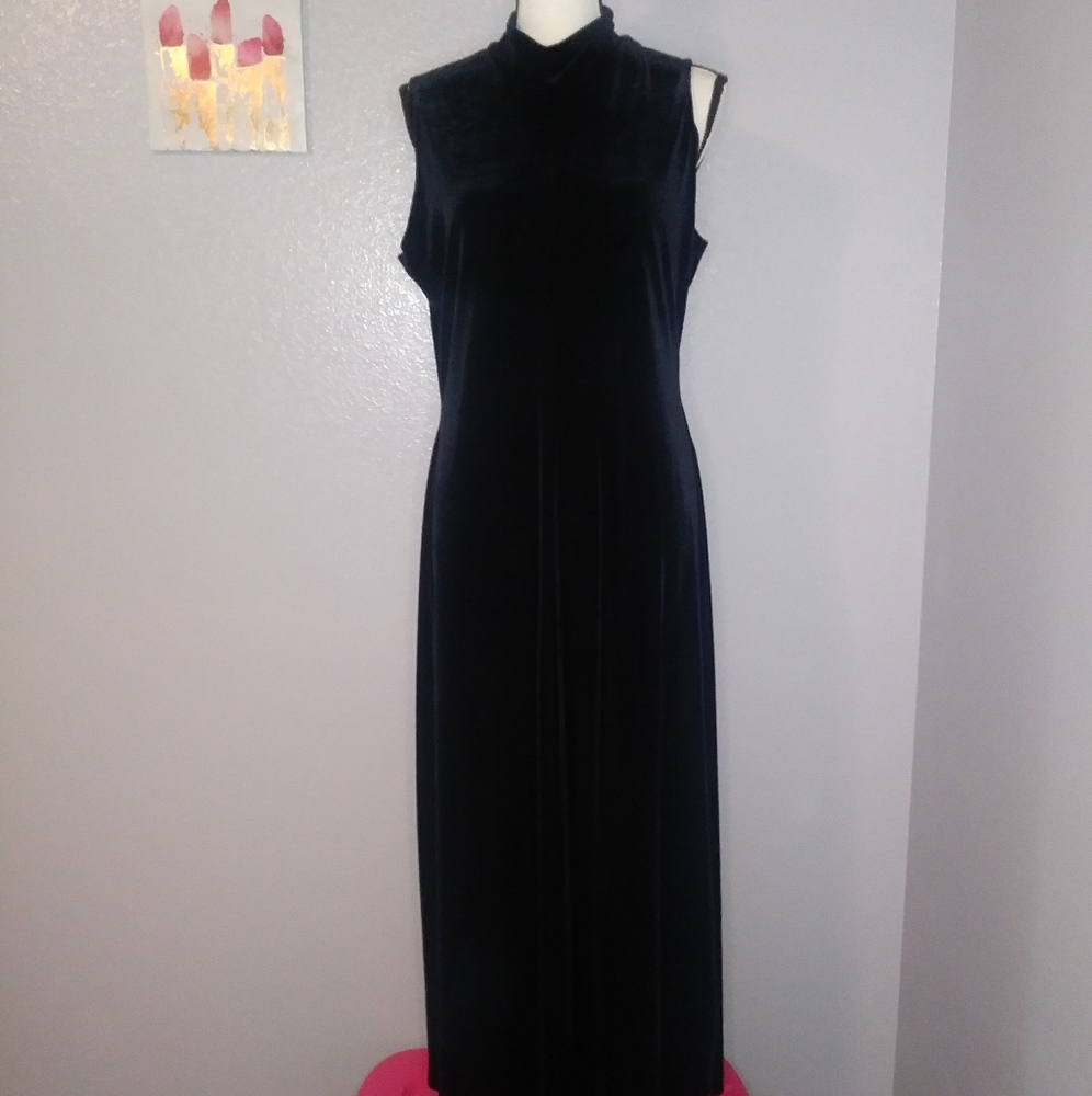 Ronni Nicole Black Velvet Maxi Dress